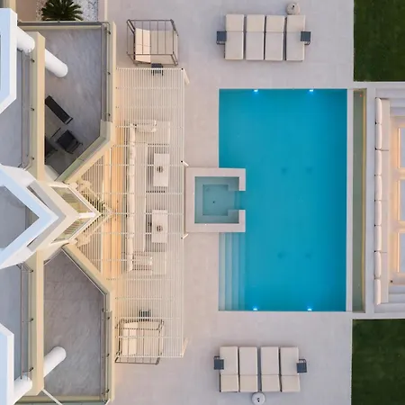 Monte Smith Luxury *
